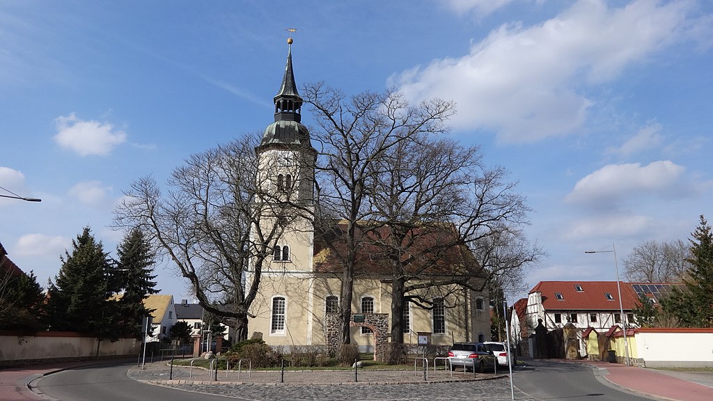 Lößnig von oben  Leipzig-Lößnig mit Stauteich und Rundling